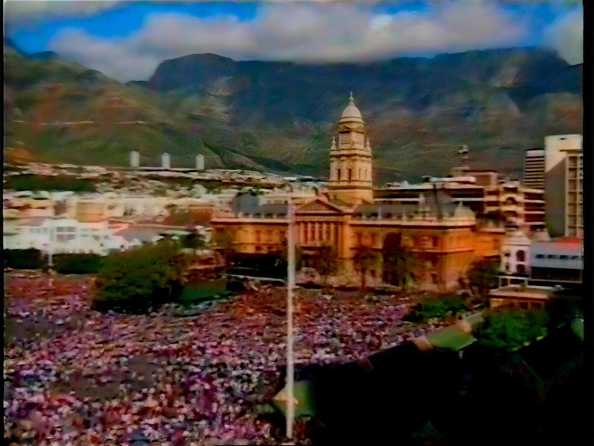 A vast crowd on the Grand Parade in front of Cape Town City Hall
